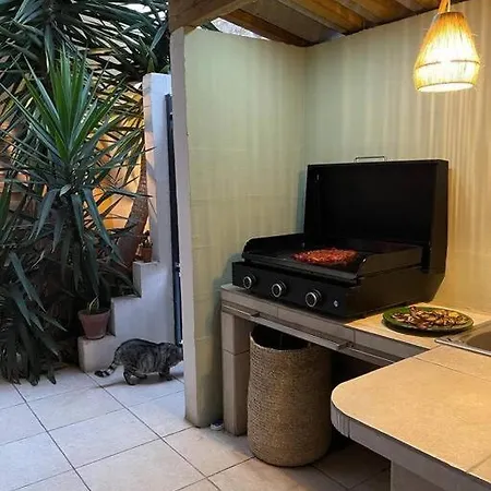 Hébergement de vacances Maison De Maître Dans Le Village, Bord De